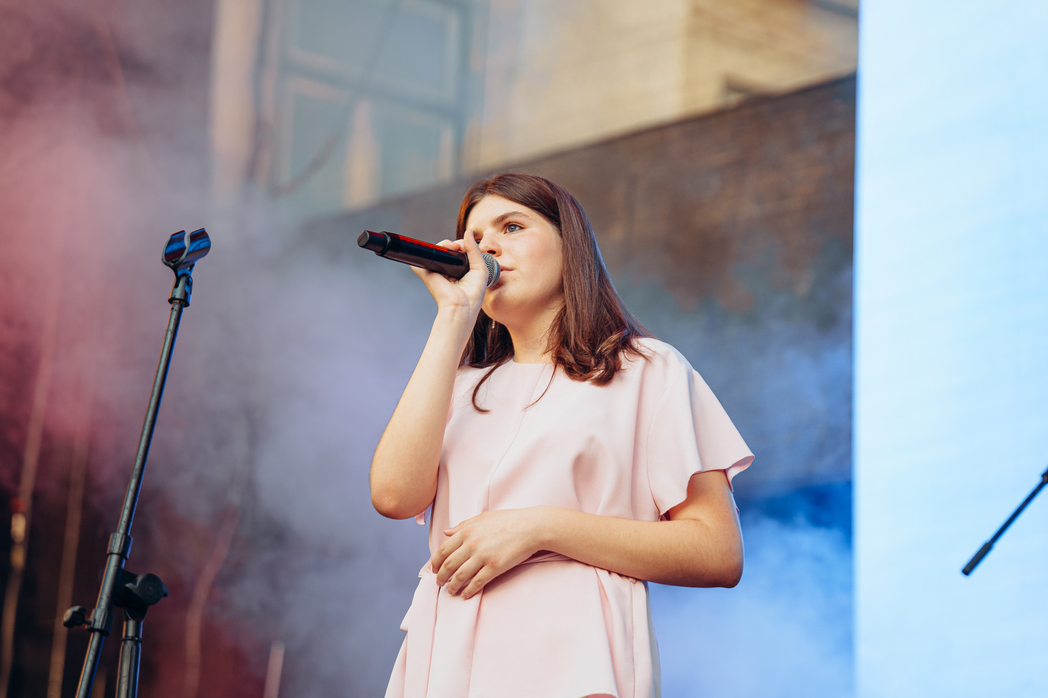 Margarida Sousa a cantar na Praça do Giraldo, Évora